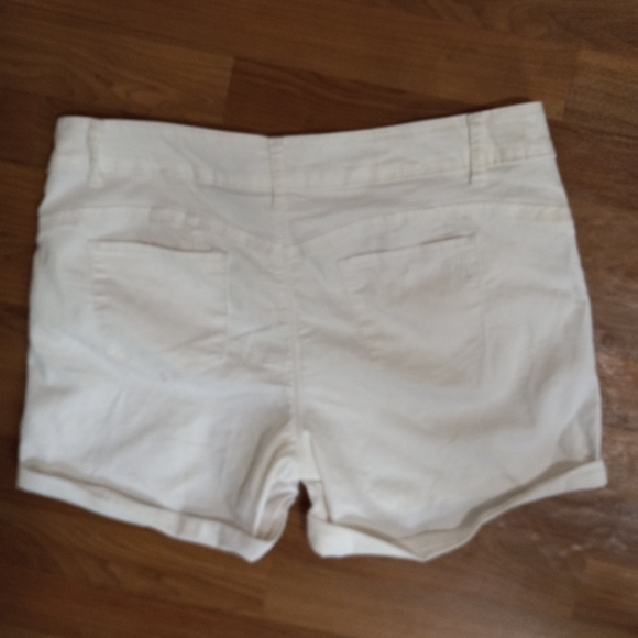 VIP 16 XL Denim Stretch Shorts in White - Picture 6 of 6